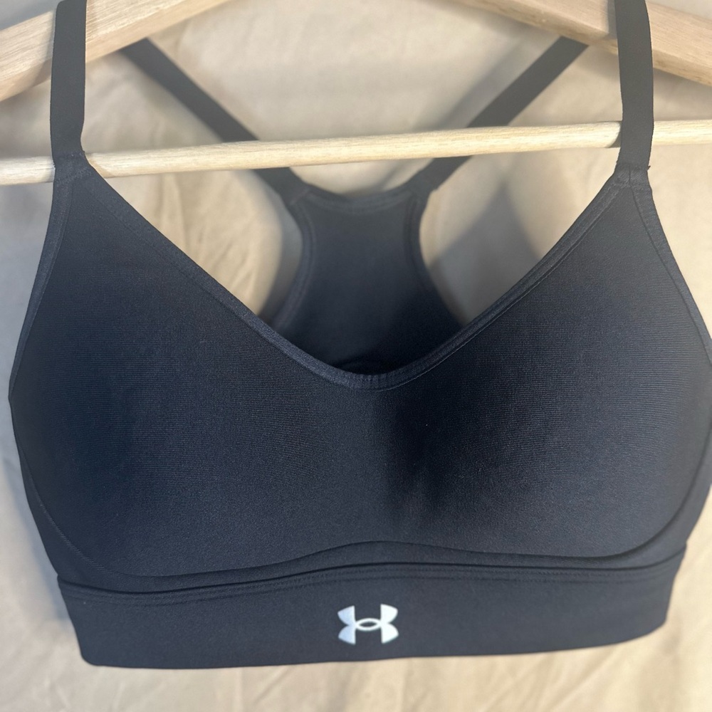 Under Armour Women's Sleek Black Sports Bra
